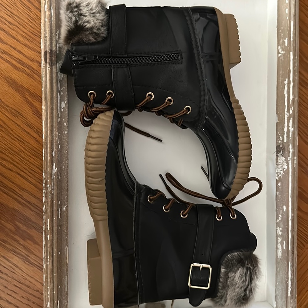 Size 6 Boutique Rain Boot